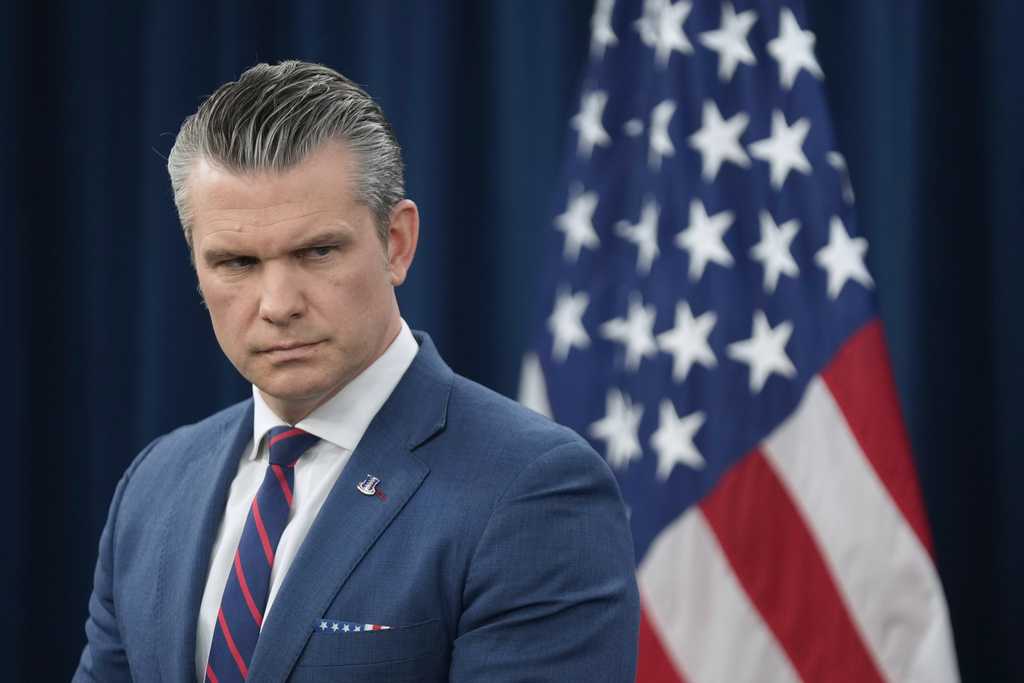 Pentagon blocks photographers from Hegseth’s briefings on the Iran war