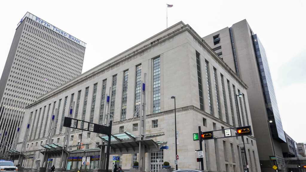 Docs: Federal grand jury indicts man on bomb threat charge against ...