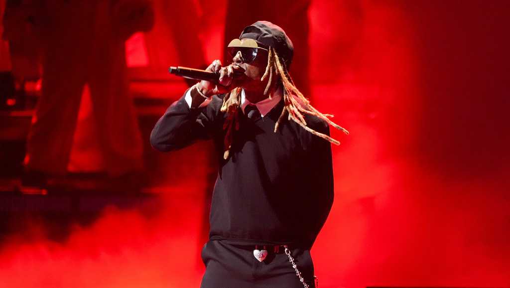 Fans speak out after Lil Wayne was hours late for Gilford show Friday night