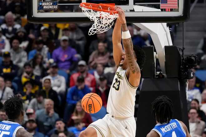 Michigan forward Yaxel Lendeborg (23) dunks against Saint Louis during the first half in the second round of the NCAA college basketball tournament, Saturday, March 21, 2026, in Buffalo, N.Y. (AP Photo/Yuki Iwamura)
