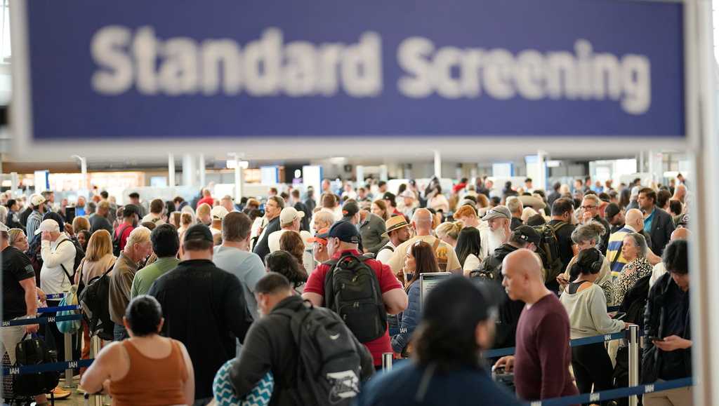 Congress faces mounting pressure to end shutdown as airport disruptions grow