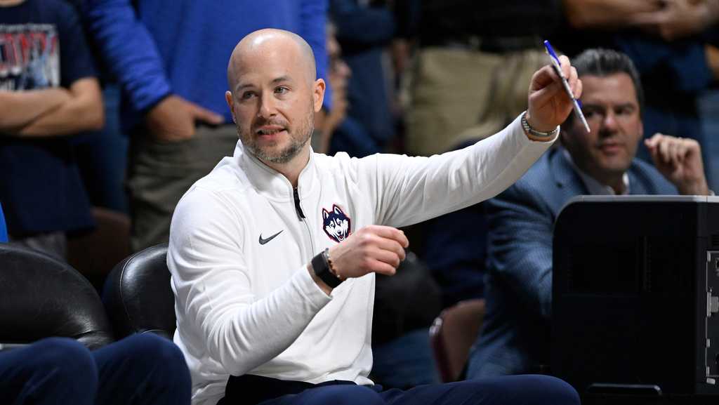 Boston College hires UConn assistant Luke Murray, son of actor Bill Murray, as basketball coach