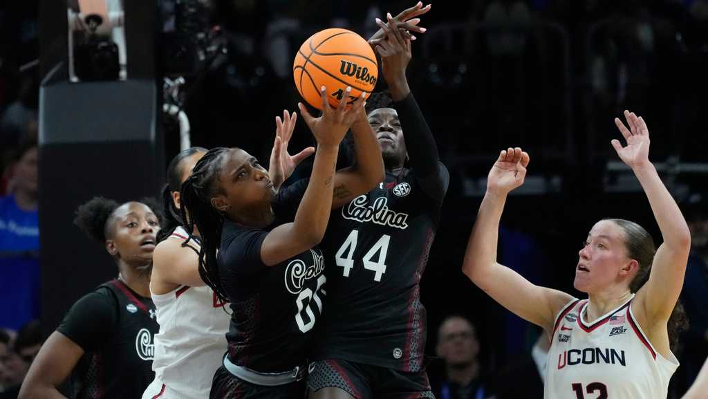 South Carolina smothers UConn 62-48 to advance to NCAA title game, snaps Huskies' 54-game win streak