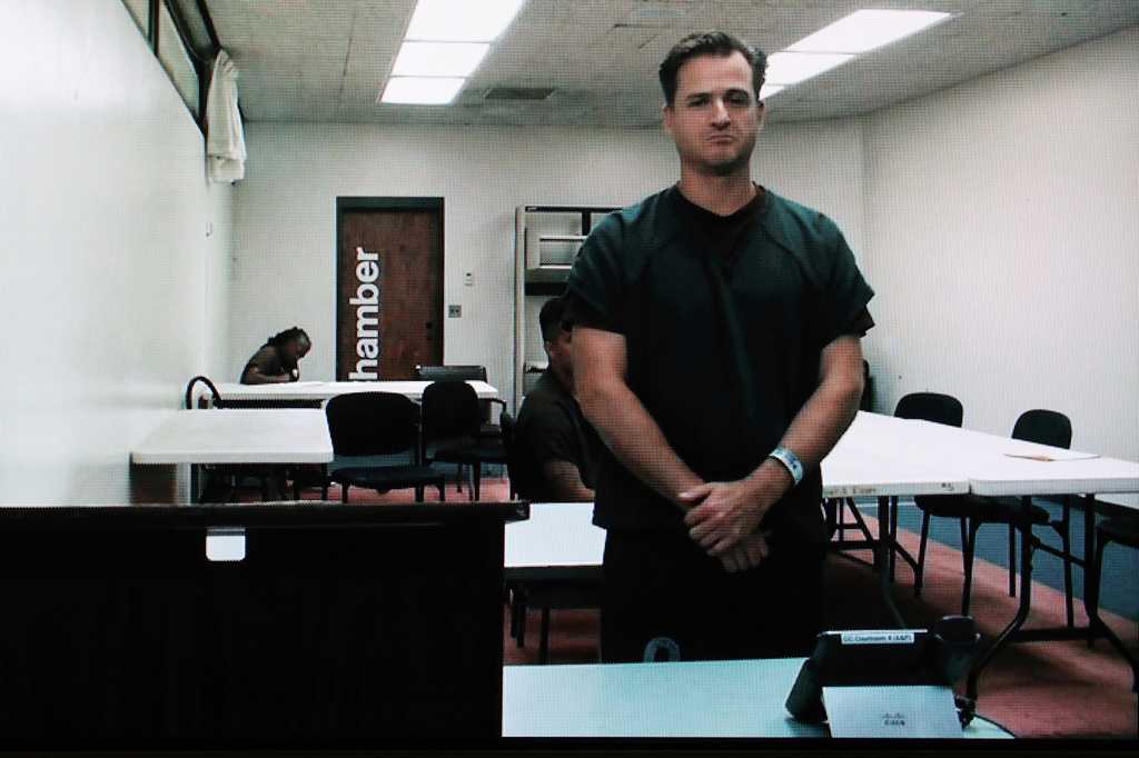 Trial ending for doctor accused of trying to kill wife during cliffside hike in Hawaii