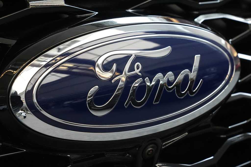 Ford recalls more than 400,000 trucks and SUVs because windshield wipers can fail