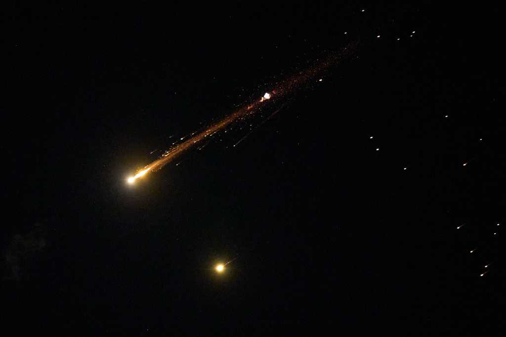 Attacks resume in Iran and Gulf Arab countries despite 2-week ceasefire announcement