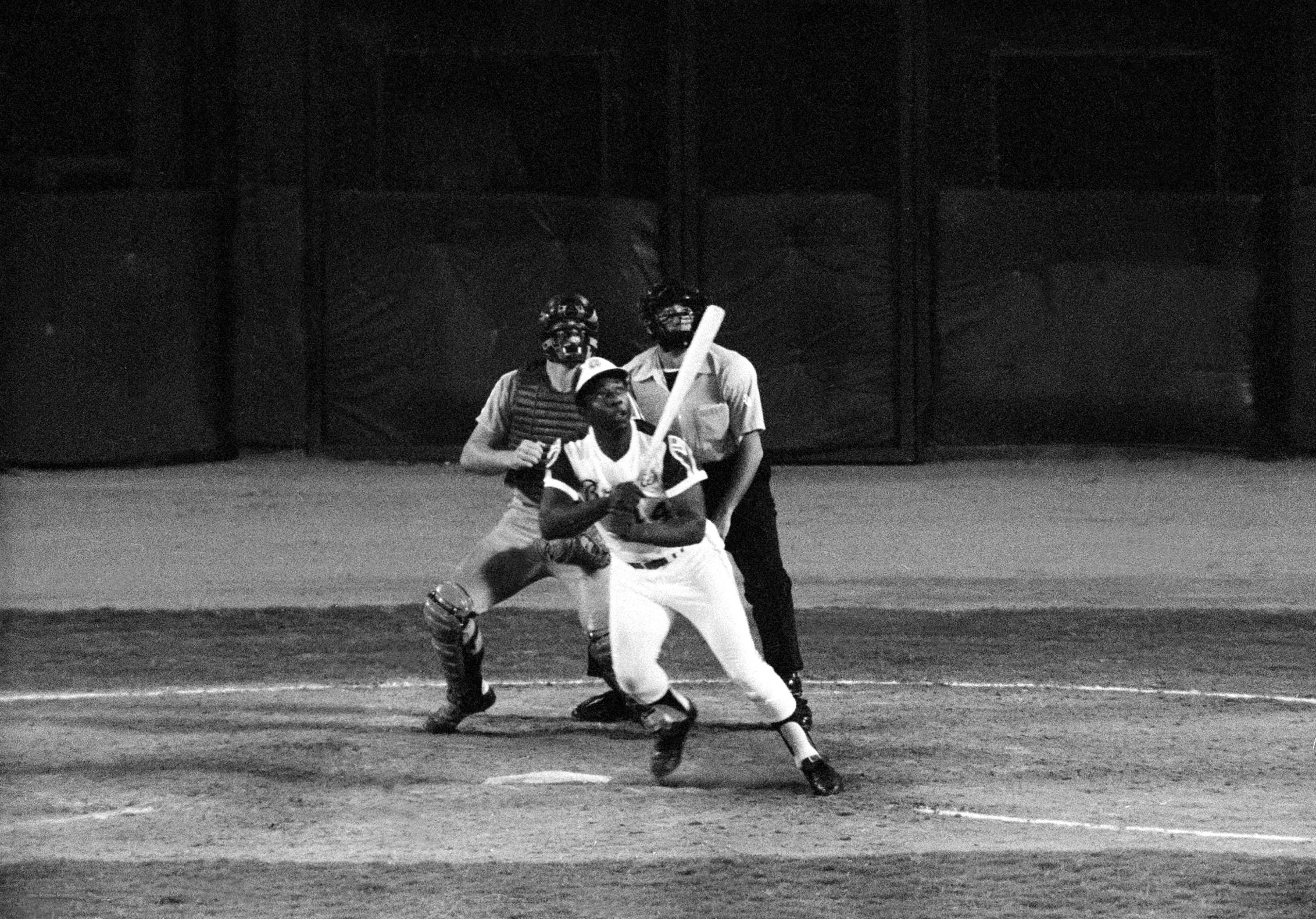 hank aaron hitting
