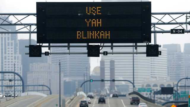 Feds are banning humorous electronic messages on highways - Vimarsana News