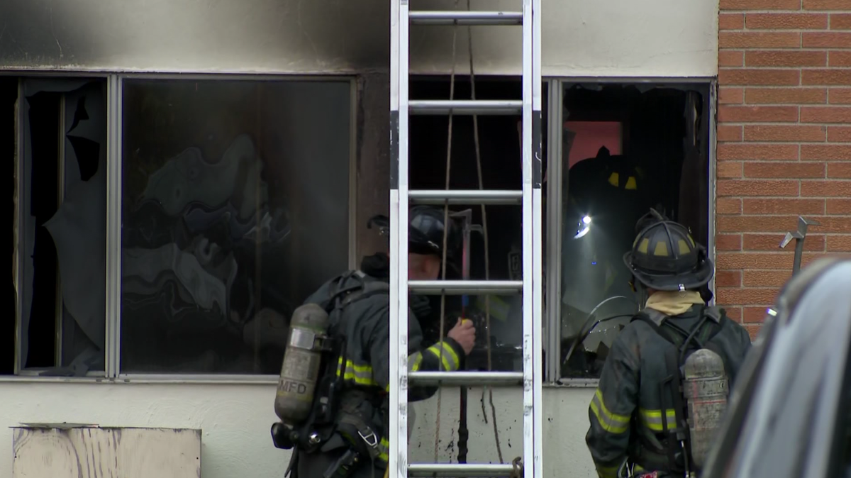 1 dead, 2 hurt in apartment fire near Milwaukee Mitchell Airport