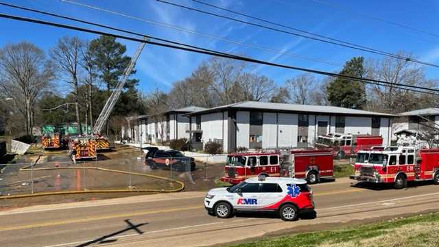 Fire breaks out at Jackson apartment complex