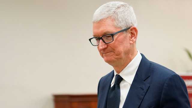 Apple CEO visits victims of Hingham Apple store crash in hospital - Vimarsana News