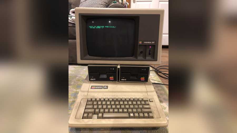 A New York professor has Gen Xers reminiscing about their childhood after he posted images of his decades old Apple lle computer on Twitter.