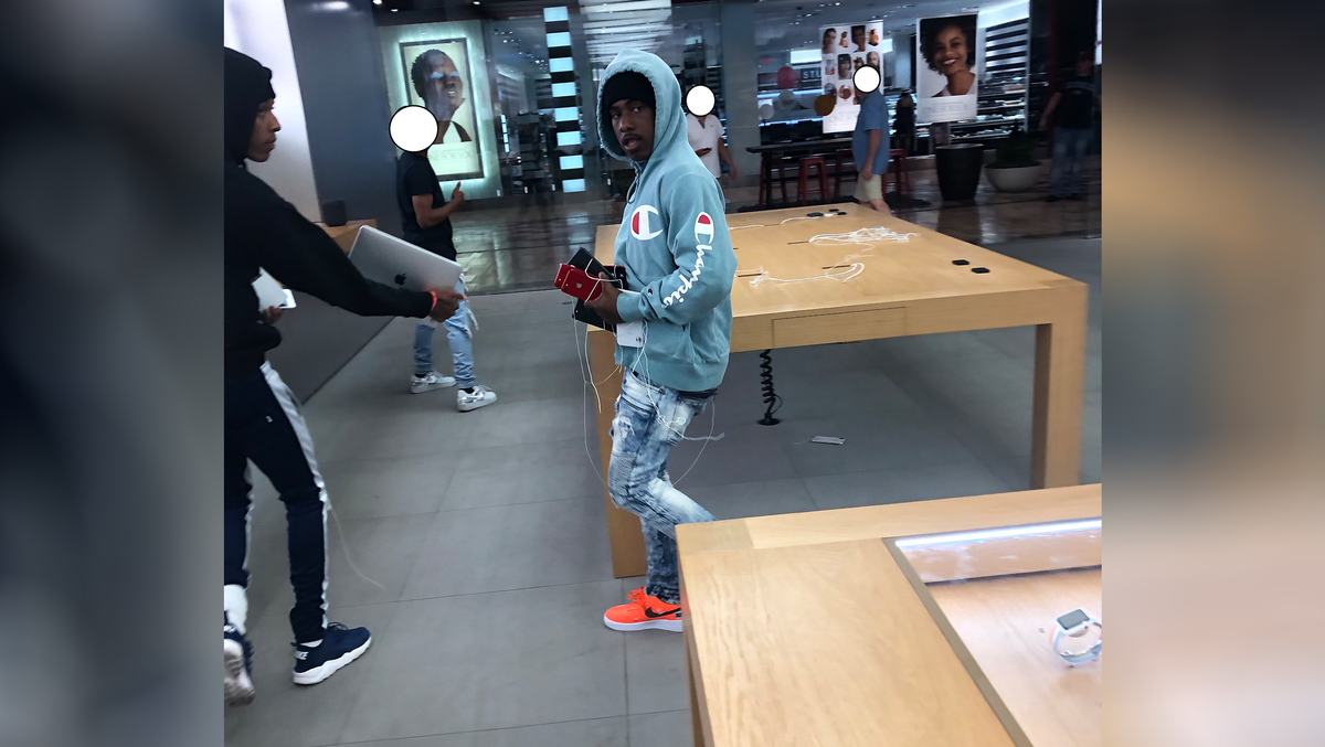 4 men swipe iPhones, computers from Roseville Apple Store