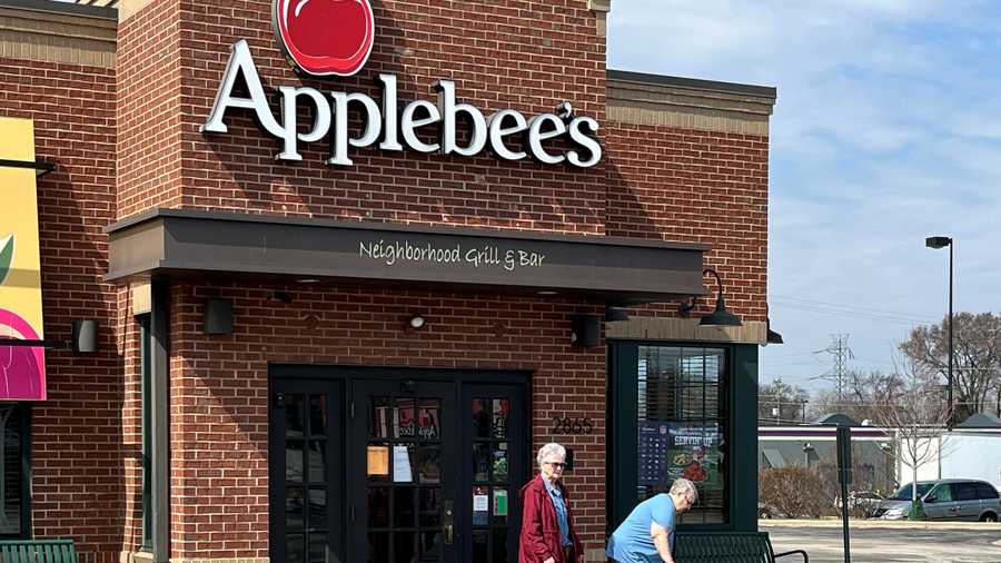 Eviction notices force sudden closure of 2 Milwaukee-area Applebee's
