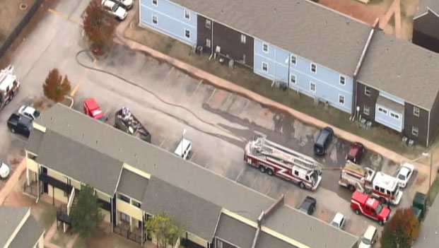 Crews battling fire at northwest Oklahoma City apartment complex