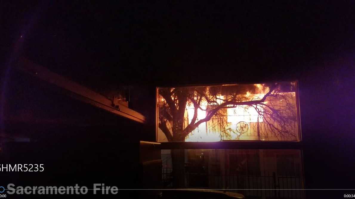 1 dead, 4 injured in Sacramento apartment fire