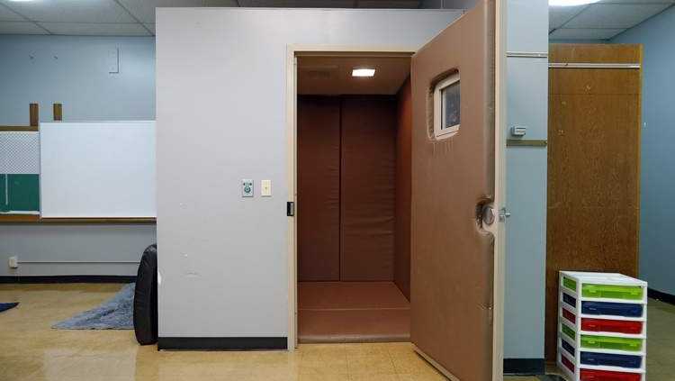 The seclusion room at Arthur Elementary School in Cedar Rapids, photographed Aug. 21, 2109, has padded walls, a window and a door that locks from outside. The Cedar Rapids district used rooms like this, or physical restraints, 237 times in the first month of school this academic year. But it refused to release more data to explain it. (Liz Martin/The Gazette)