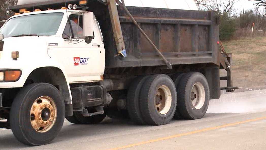 Arkansas State road crews prepare for possible winter storm