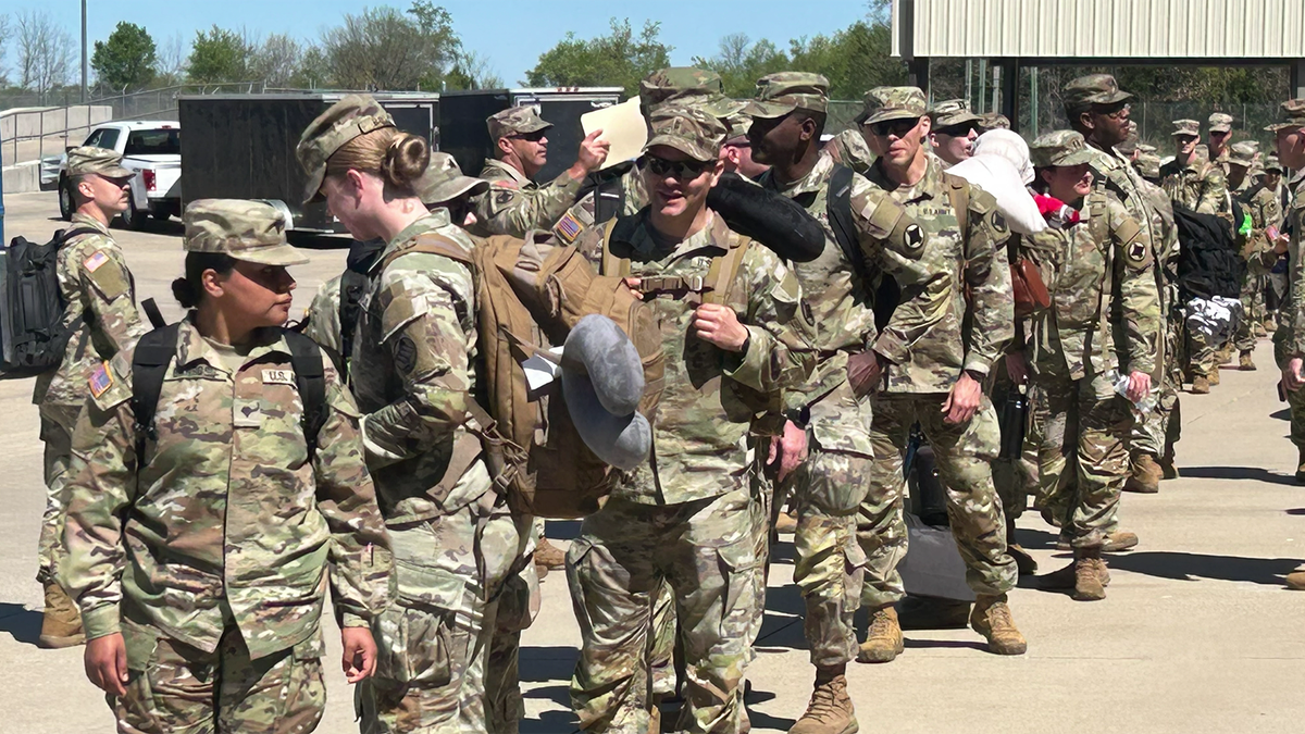 More than 100 Arkansas National Guard members head to Middle East deployment