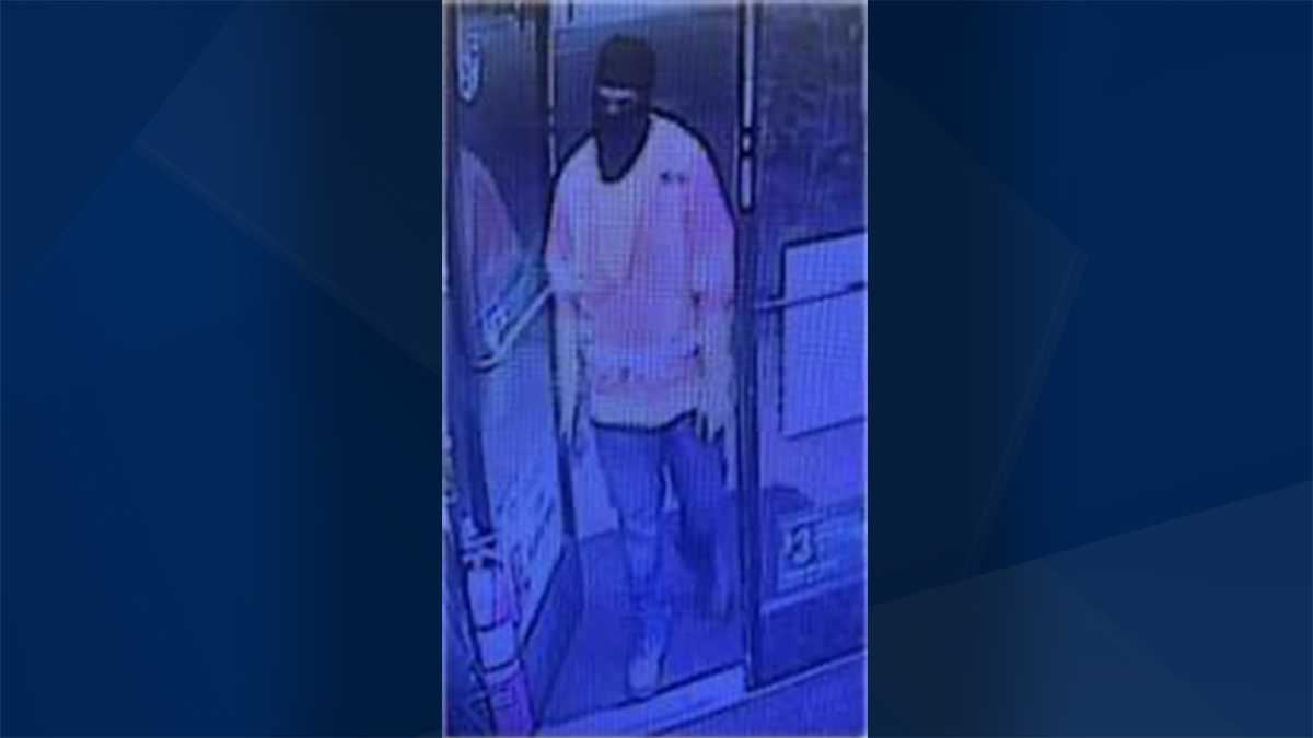Suspect on the run after armed robbery at 7-Eleven in Lee County