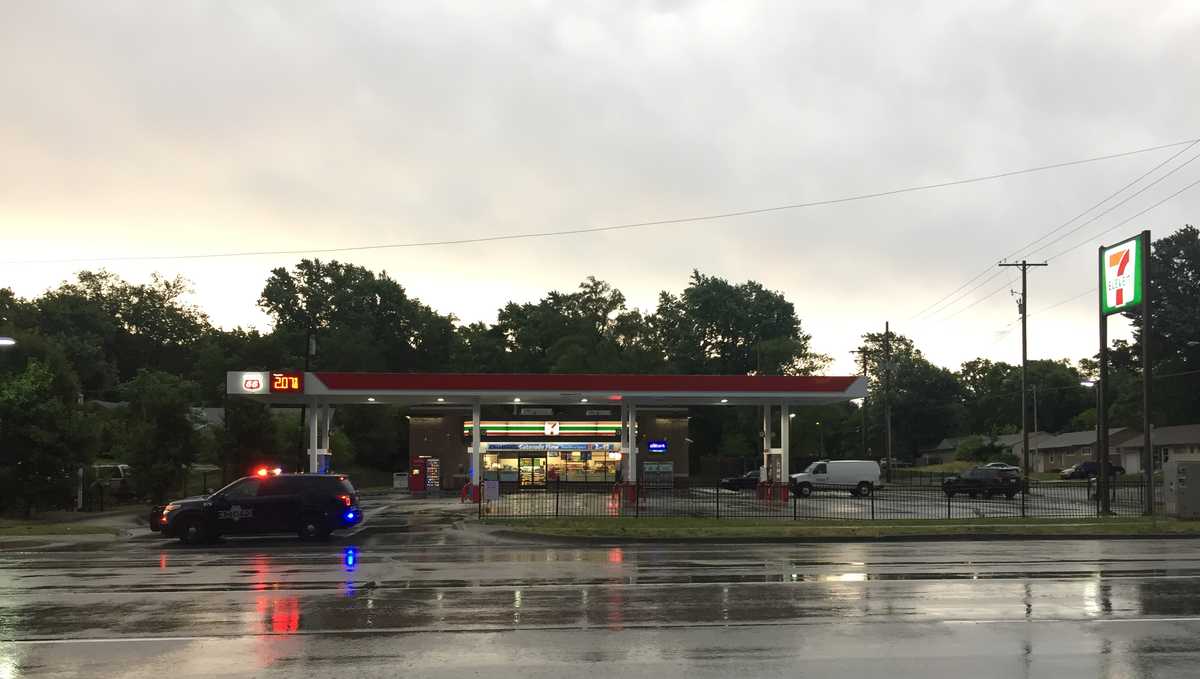 KC police investigate armed robbery at 7-Eleven convenience store