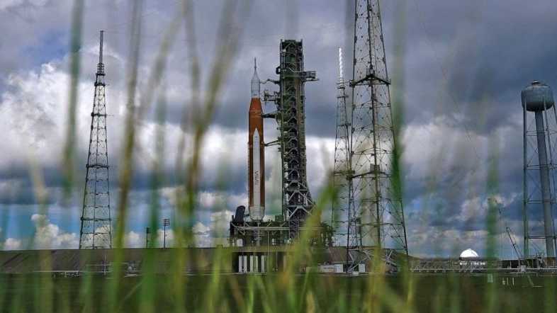 Fuel leaks force NASA to scrub launch of new moon rocket