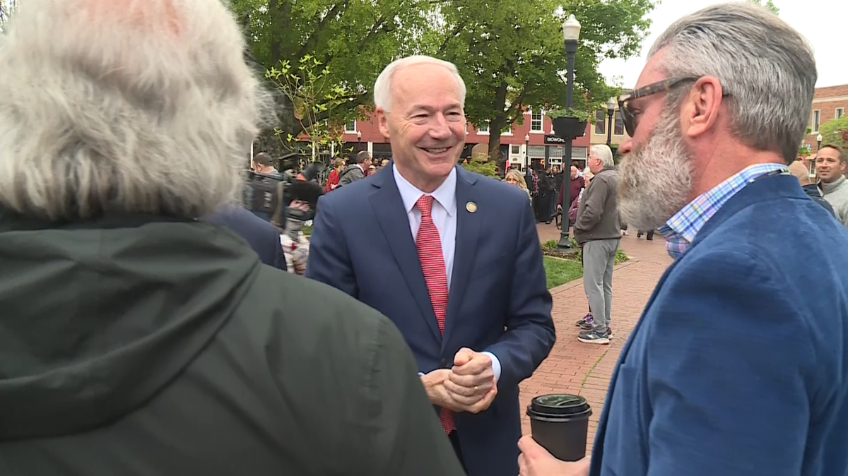 Hundreds of Hutchinson supporters attend initial campaign rally