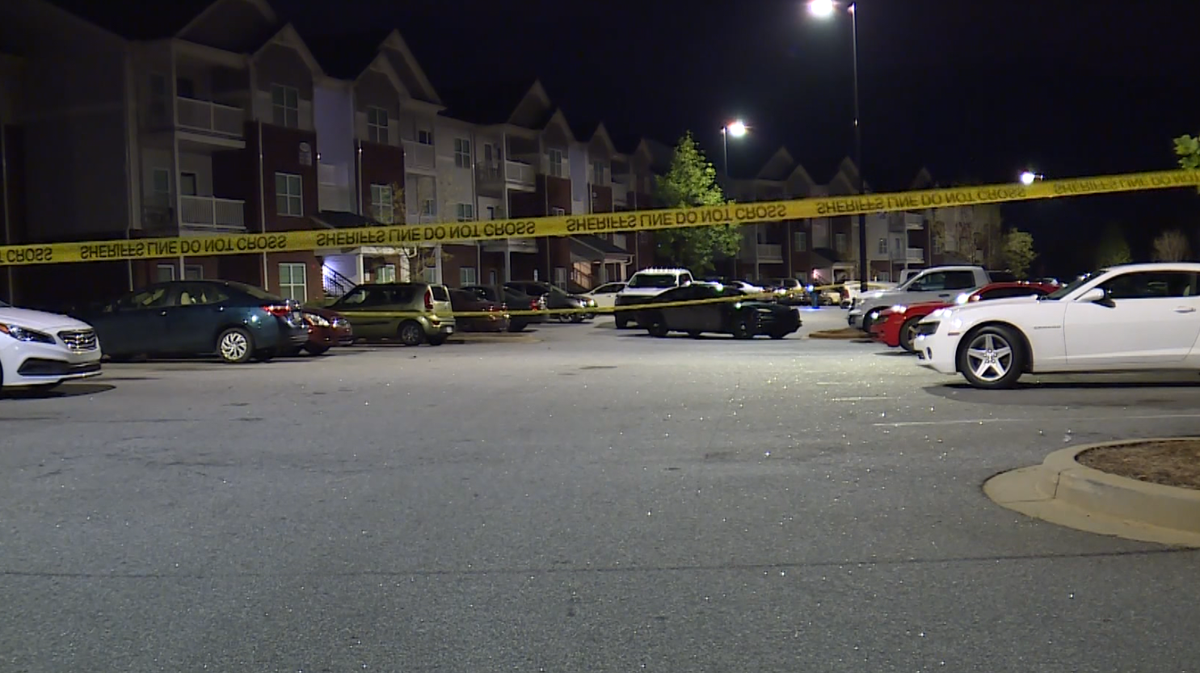 Greenville: Man found shot in apartment stairwell - WYFF