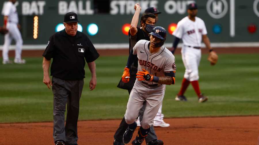 Boston's Christian Vazquez uses catcher's mask to stop ball