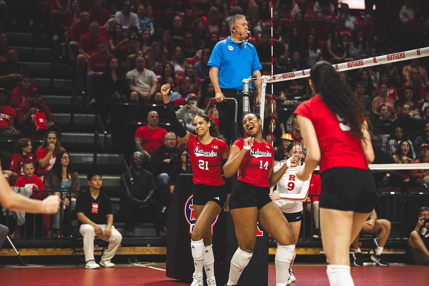 Huskers volleyball sweeps Scarlet Knights in record-setting match