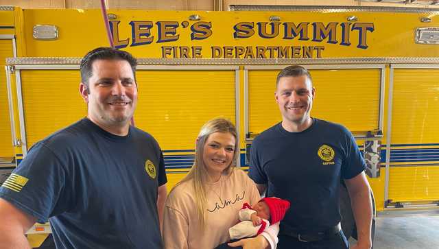 New mom thanks Lee's Summit, Missouri firefighters for helping deliver daughter - Vimarsana News