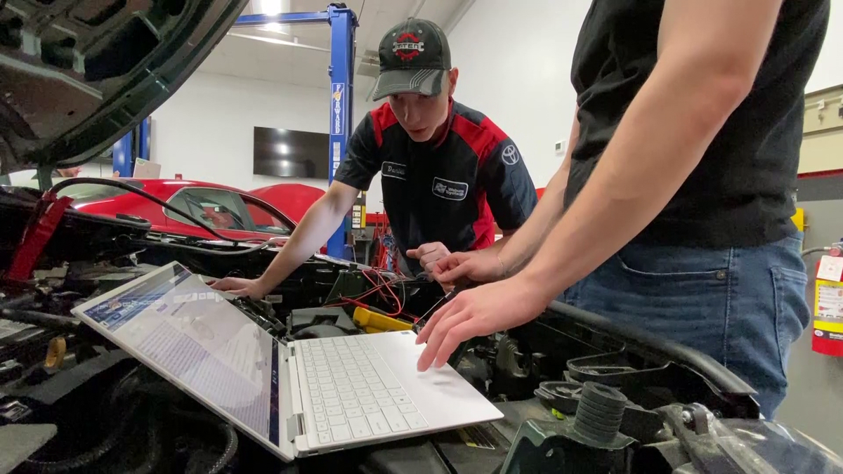 Nationwide auto tech shortage means longer waits, headaches for dealers ...
