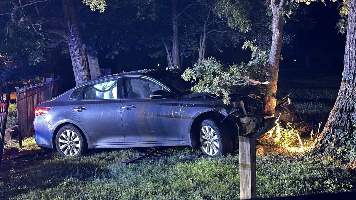 Police chase ends after stolen car crashes in Avondale Tuesday morning
