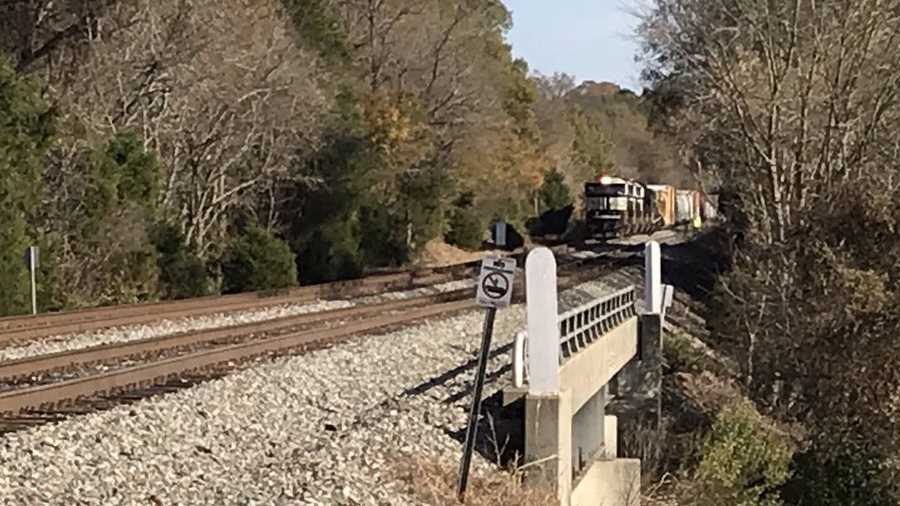 Crews work to clean up diesel spill after train derailment - WYFF