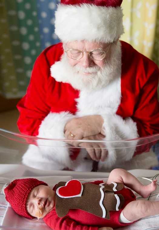 See Photos Of Santa Visiting With Tiny Babies In A NICU