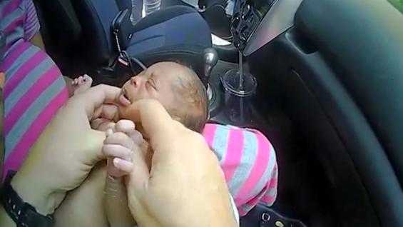 A South Carolina sheriff's deputy pulled over a car for speeding and wound up saving a 12-day-old baby's life after it had stopped breathing.