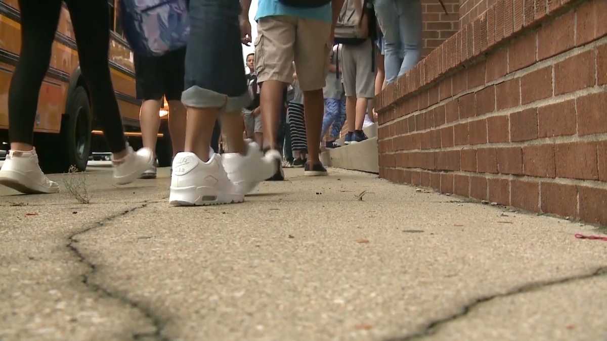 az-news-ai.blogspot.com - Gov. Beshear offers new COVID-19 guidance for in-person instruction at schools in red zones - WLKY Louisville