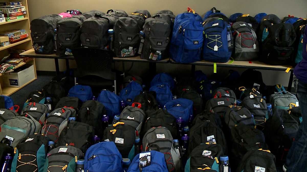 100 backpacks for veterans experiencing homelessness