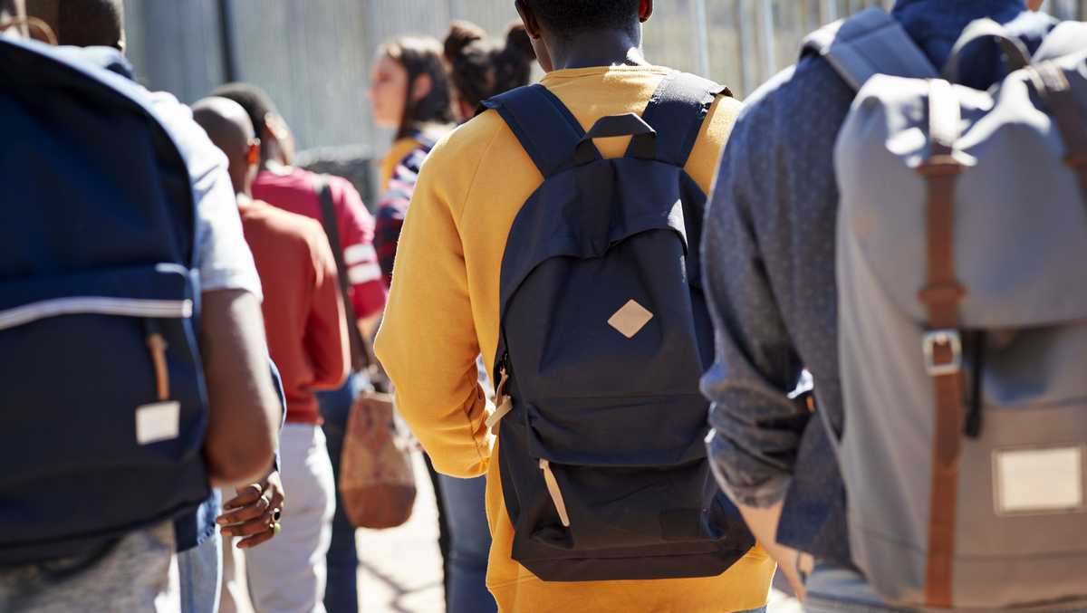 High school in New Mexico bans backpacks