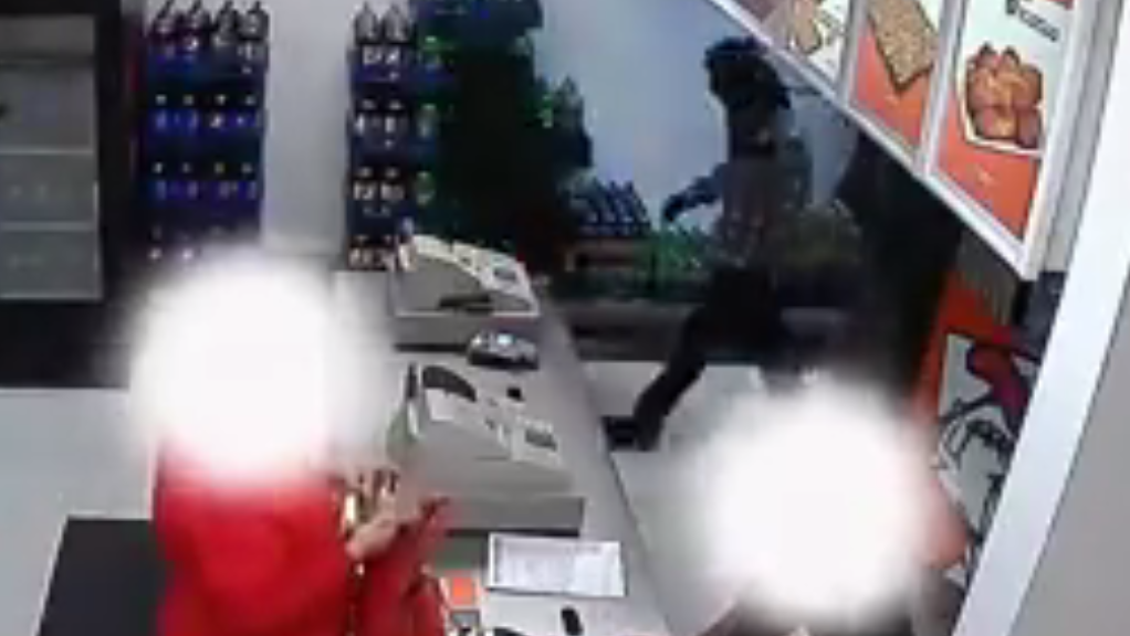 Good Video Pizza parlor robbery caught on surveillance video