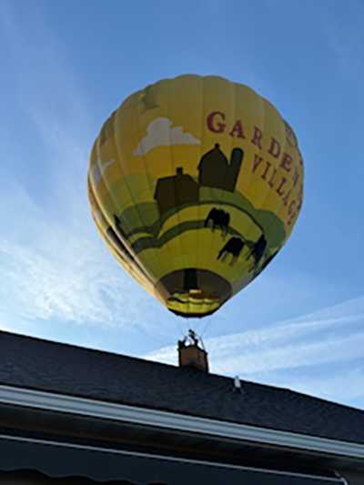 A&#x20;hot&#x20;air&#x20;balloon&#x20;landed&#x20;on&#x20;a&#x20;neighborhood&#x20;street&#x20;in&#x20;Lancaster&#x20;County&#x20;Monday&#x20;morning.