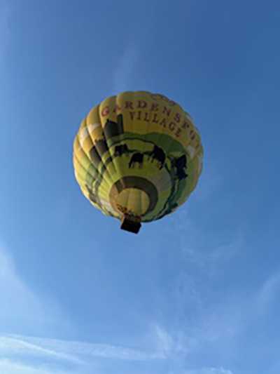 A&#x20;hot&#x20;air&#x20;balloon&#x20;landed&#x20;on&#x20;a&#x20;neighborhood&#x20;street&#x20;in&#x20;Lancaster&#x20;County&#x20;Monday&#x20;morning.