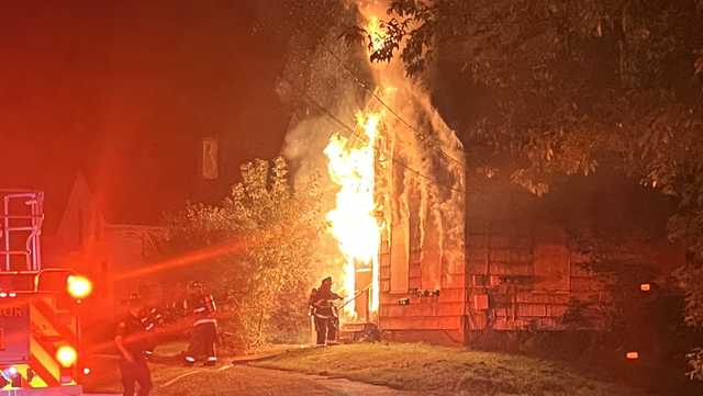 Officials: 2 escape fire intentionally set at Maine apartment - Vimarsana News