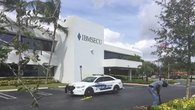 Police investigate Delray Beach bank robbery