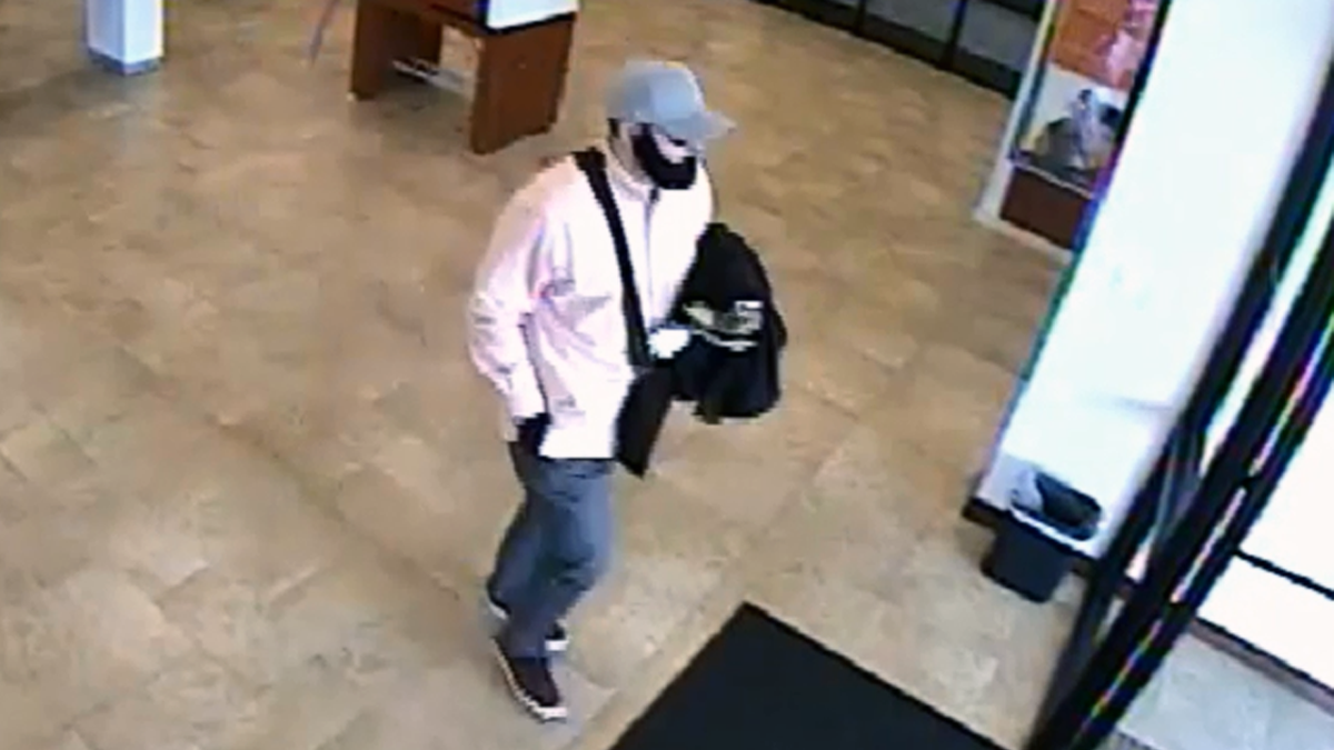 Fbi Searching For Man Who Robbed Trussville Bank Wearing Fake Beard 1077