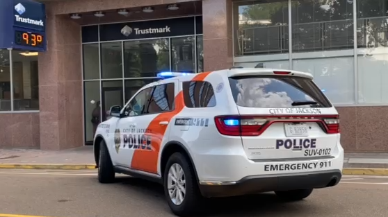 Man arrested after police say he tried to rob a bank in downtown Jackson