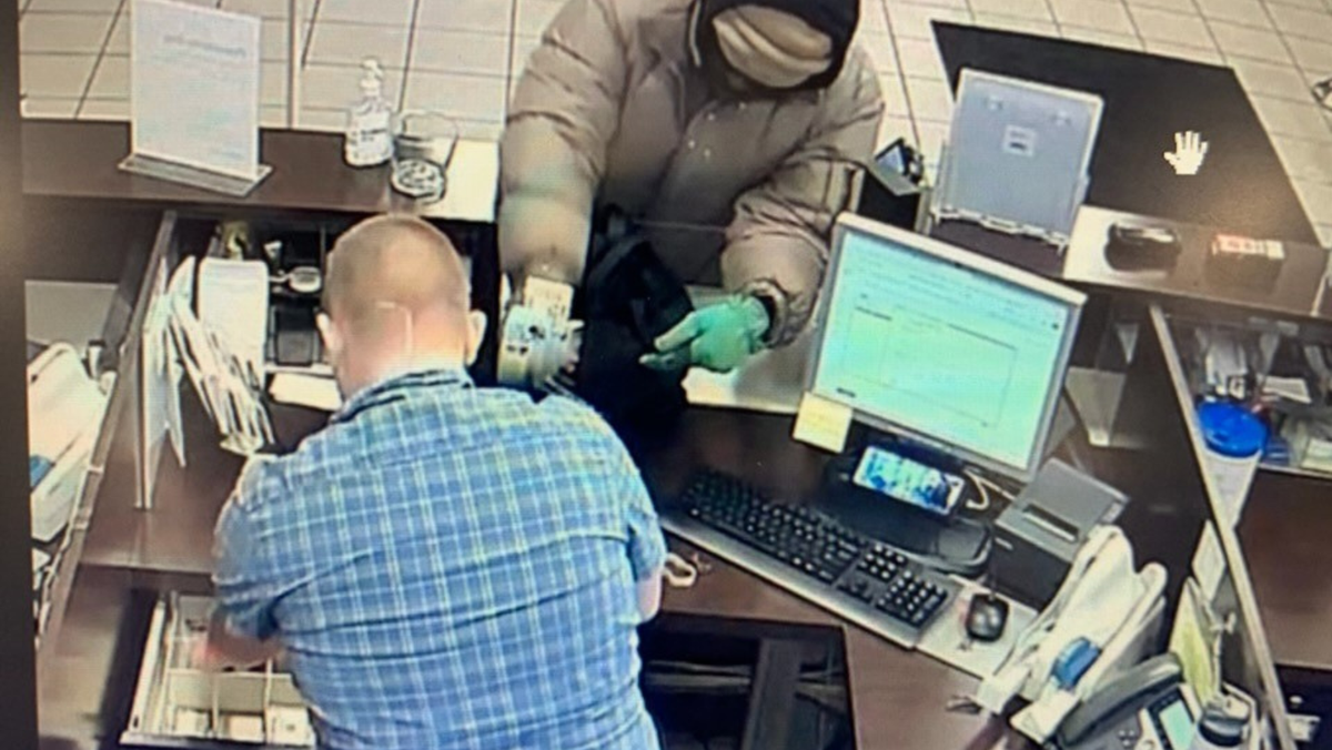 Police searching for man accused of robbing bank in Springdale