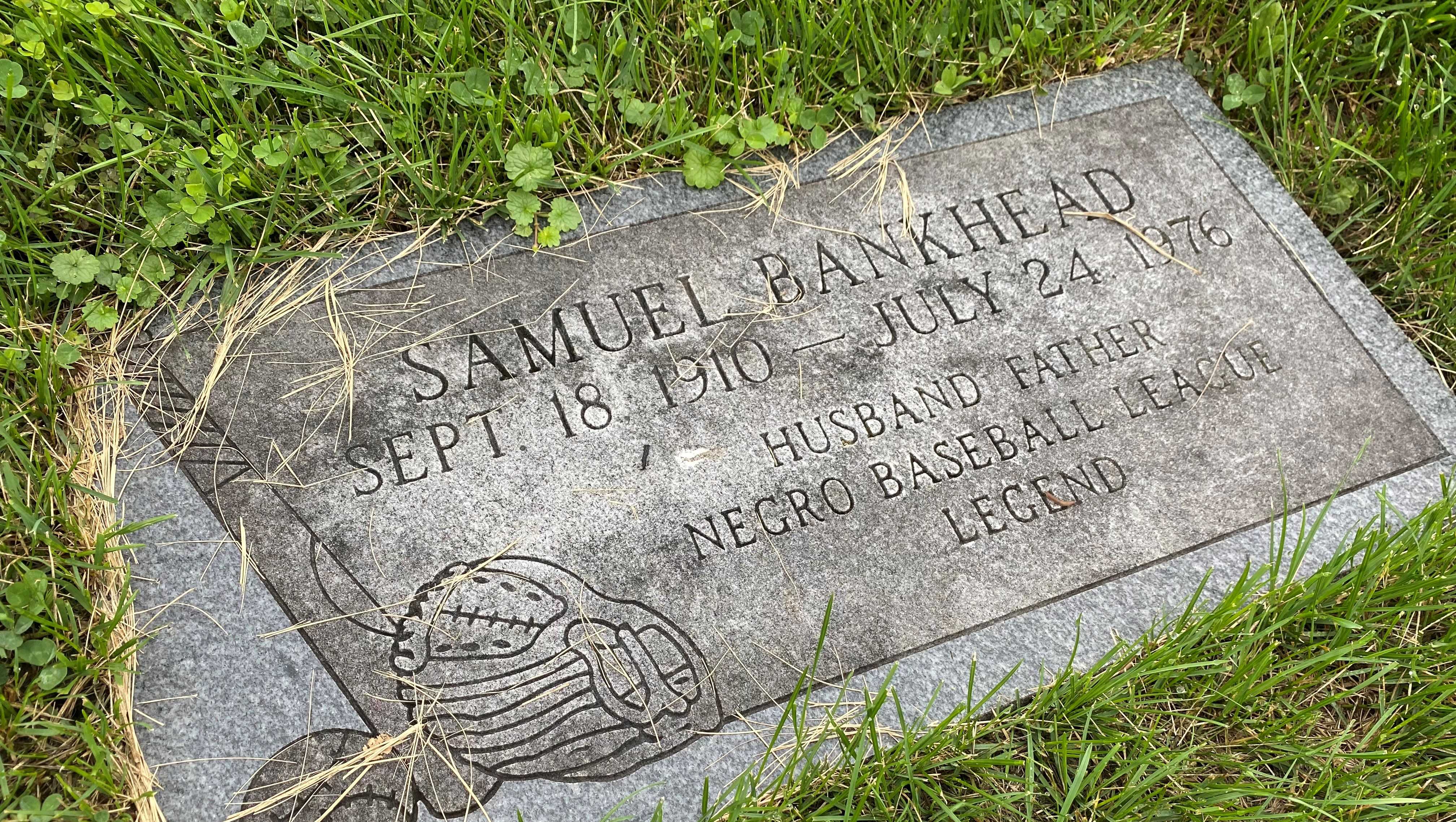 Giving Proper Gravestones to Negro Leagues Players - The New York Times