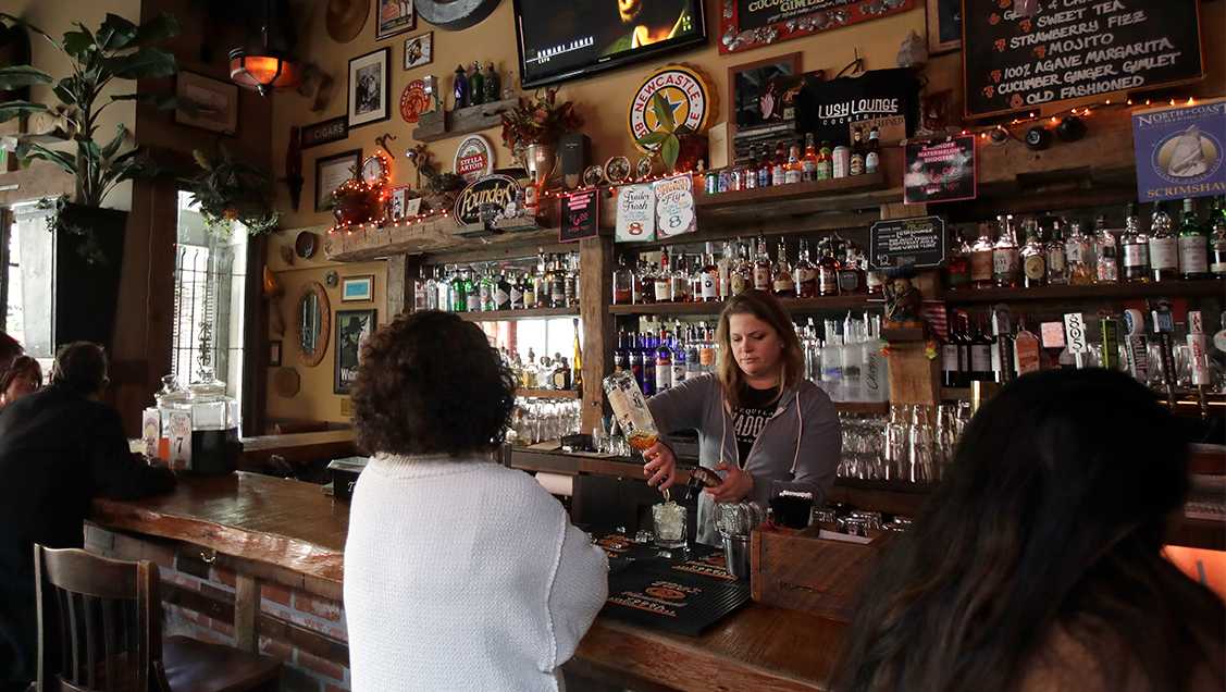 New York bars, restaurants can open early Sunday for Olympic hockey game