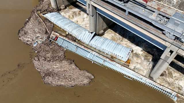 Barge update: 1 removed from dam, 'no evidence' of leak or health risk - Vimarsana News